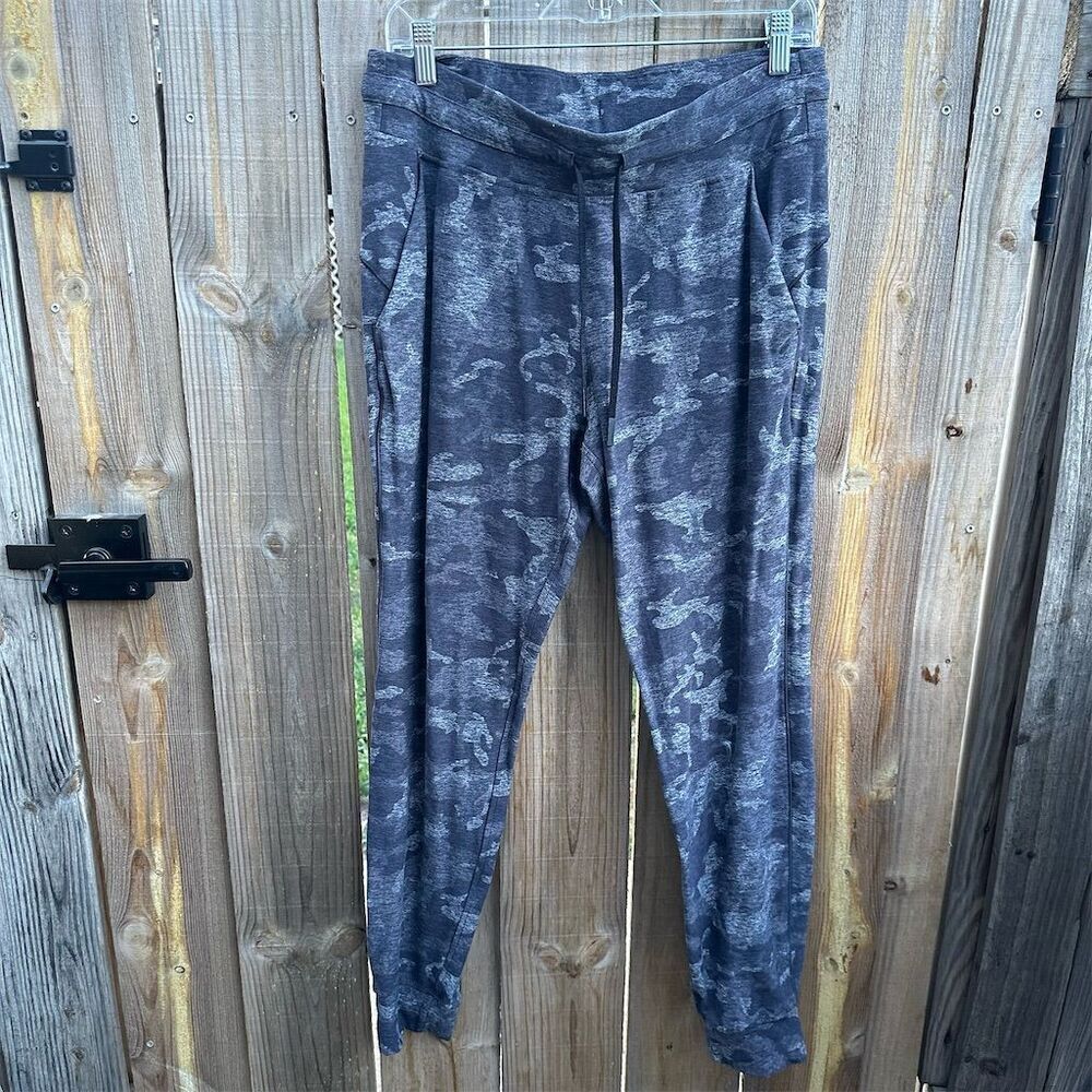 Lululemon Women's Camo Joggers Size 10 High-Rise Casual Pants